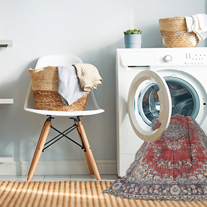 Machine Washable Traditional Cherry Red Rug in a Washing Machine, wshtr3611