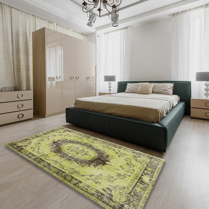 Machine Washable Traditional Metallic Gold Rug in a Bedroom, wshtr3627