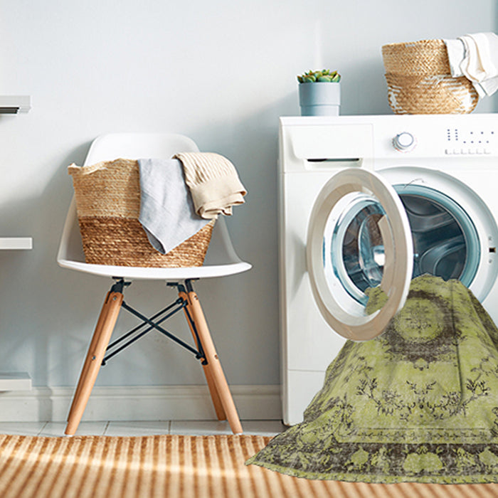 Machine Washable Traditional Metallic Gold Rug in a Washing Machine, wshtr3627