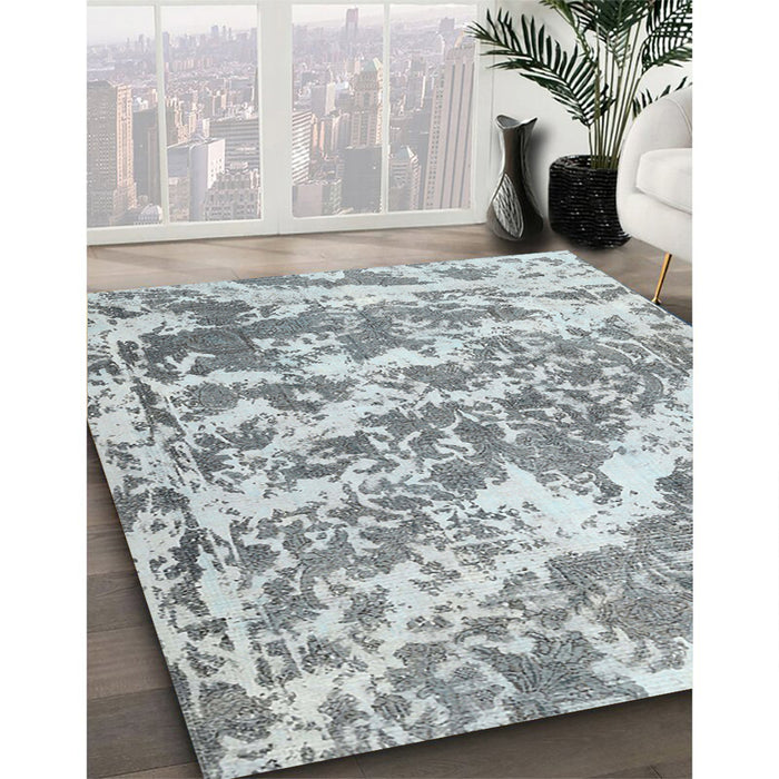Machine Washable Traditional Silver Gray Rug in a Family Room, wshtr3644