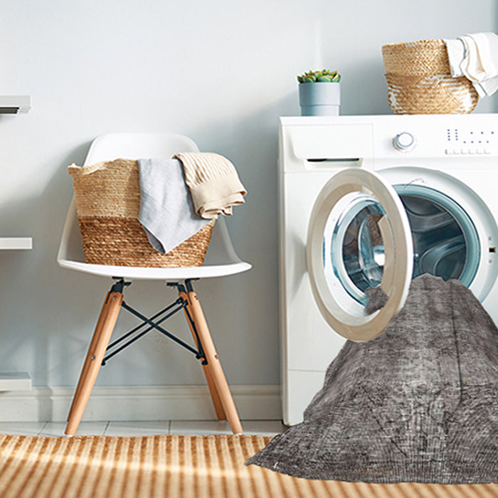 Machine Washable Traditional Gray Rug in a Washing Machine, wshtr3645