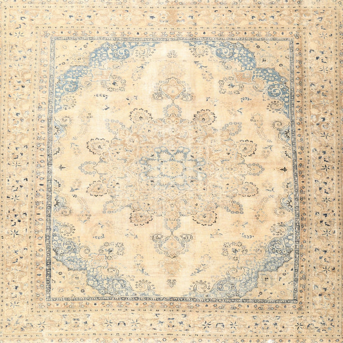 Round Machine Washable Traditional Gold Rug, wshtr3646