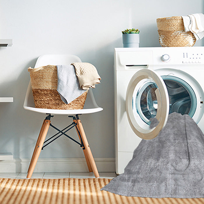 Machine Washable Traditional Gunmetal Gray Rug in a Washing Machine, wshtr3648