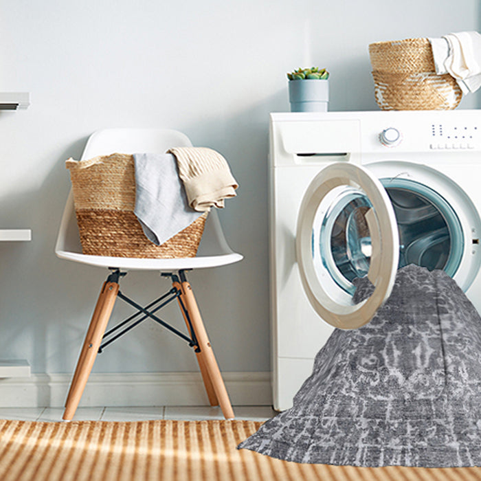 Machine Washable Traditional Mist Blue Rug in a Washing Machine, wshtr3651