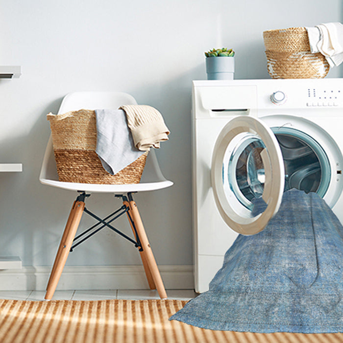 Machine Washable Traditional Denim Blue Rug in a Washing Machine, wshtr3666
