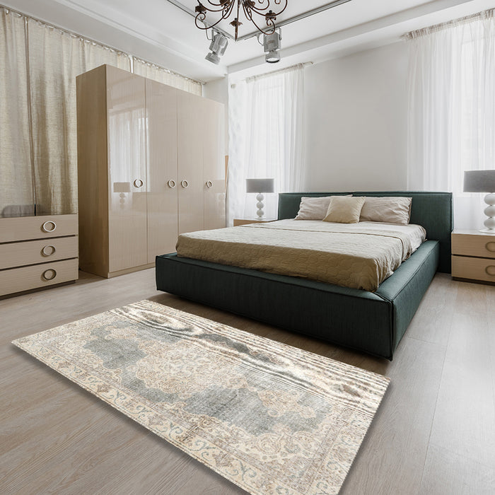 Traditional Gold Persian Rug in a Bedroom, tr3720