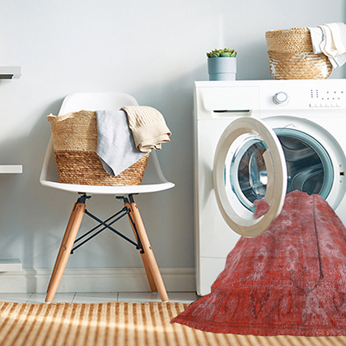 Machine Washable Traditional Fire Red Rug in a Washing Machine, wshtr3756