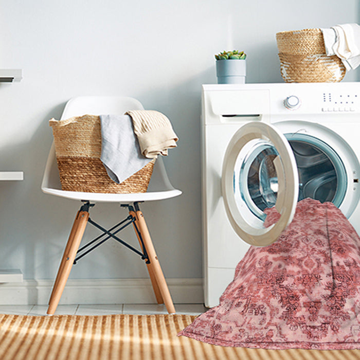 Machine Washable Traditional Red Rug in a Washing Machine, wshtr3766