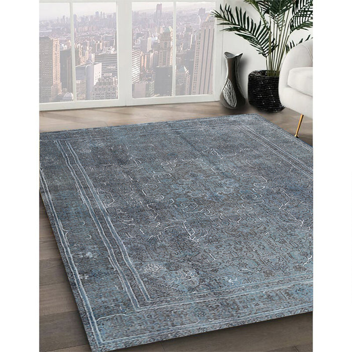 Machine Washable Traditional Light Slate Gray Rug in a Family Room, wshtr3774