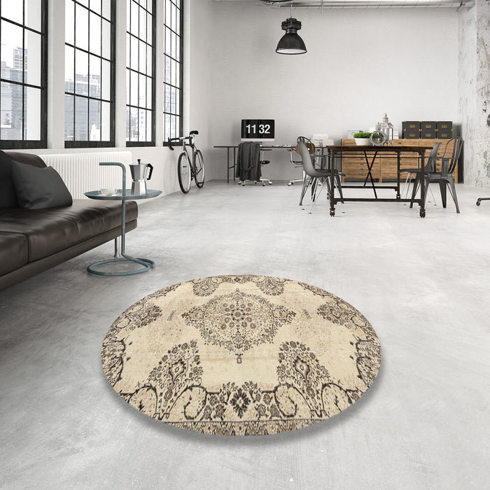 Round Traditional Dark Almond Brown Medallion Rug in a Office, tr3784