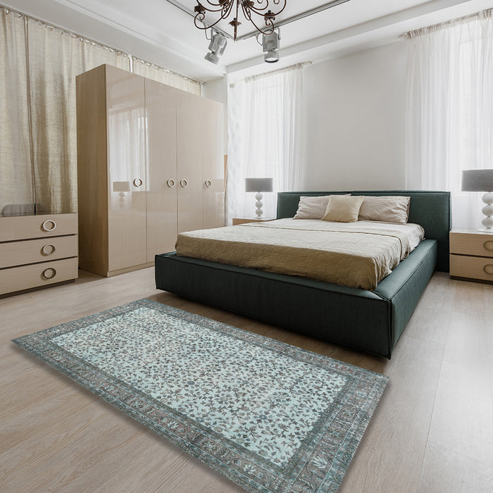 Traditional Gray Persian Rug in a Bedroom, tr3824