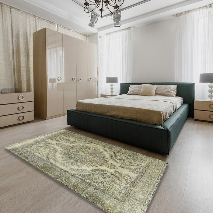 Machine Washable Traditional Dark Moccasin Green Rug in a Bedroom, wshtr3840