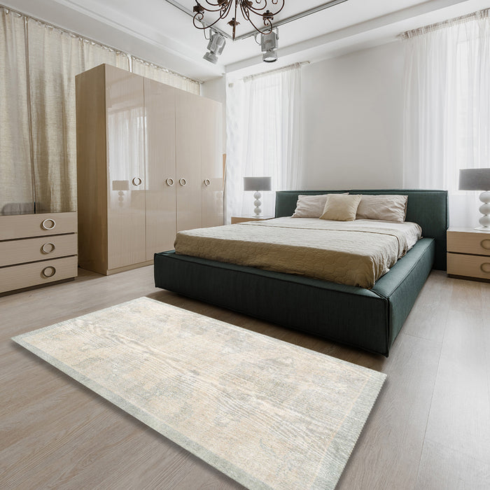 Traditional Pale Silver Gray Persian Rug in a Bedroom, tr3852