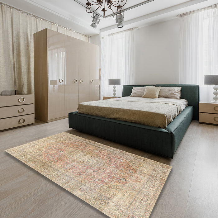 Traditional Brown Persian Rug in a Bedroom, tr3972