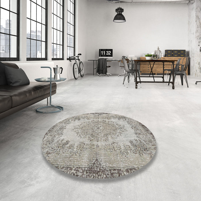 Round Traditional Pale Silver Gray Persian Rug in a Office, tr3989
