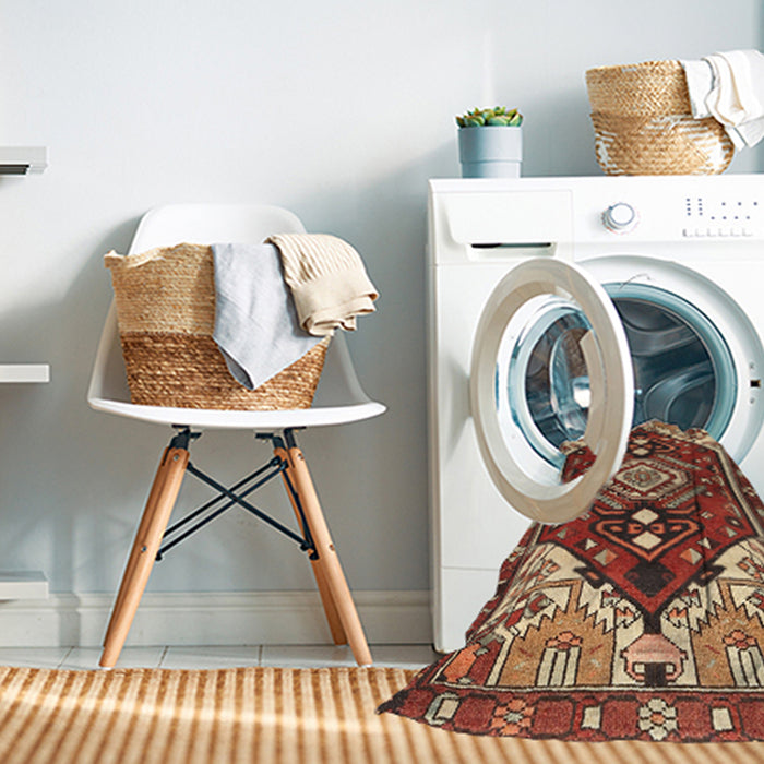 Machine Washable Traditional Tomato Red Rug in a Washing Machine, wshtr402