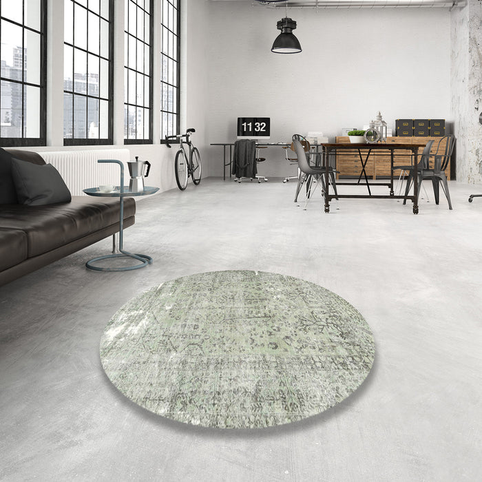 Round Machine Washable Traditional Pale Silver Gray Rug in a Office, wshtr4149