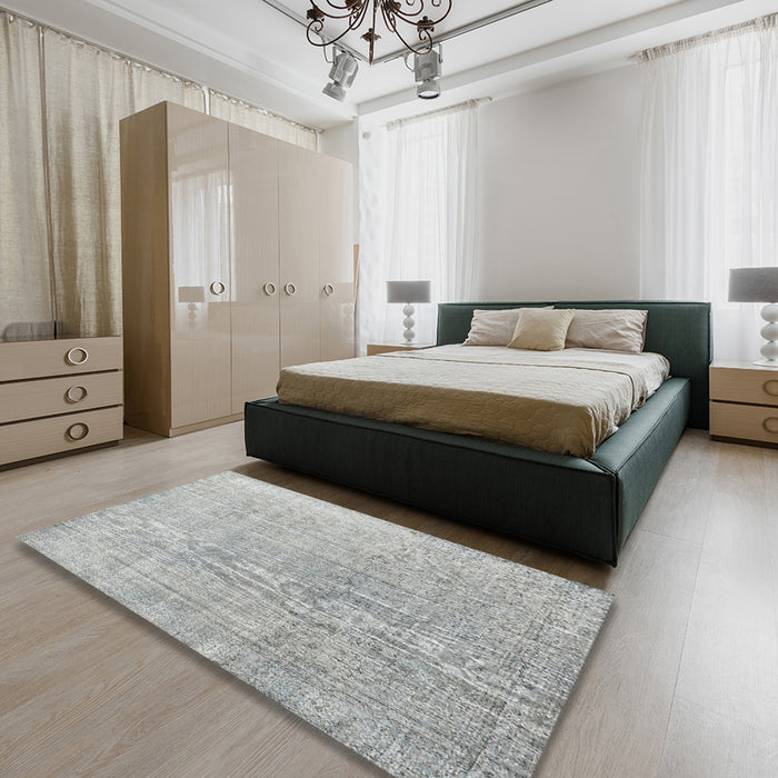 Traditional Silver Gray Persian Rug in a Bedroom, tr4169