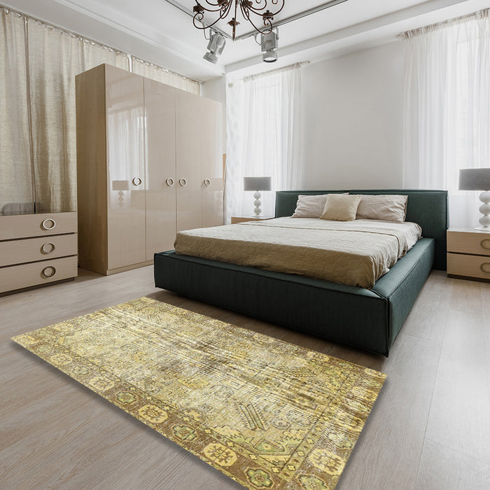 Traditional Brown Gold Persian Rug in a Bedroom, tr4179