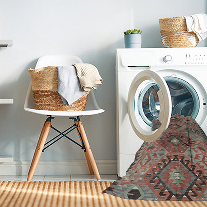 Machine Washable Traditional Chestnut Brown Rug in a Washing Machine, wshtr4188