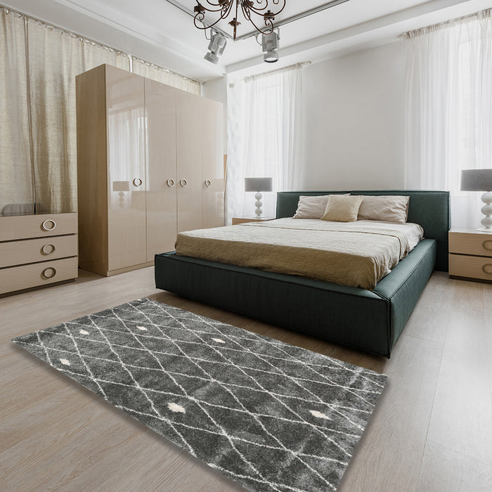 Machine Washable Traditional Gray Rug in a Bedroom, wshtr4189