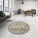 Round Machine Washable Traditional Carbon Gray Rug in a Office, wshtr424