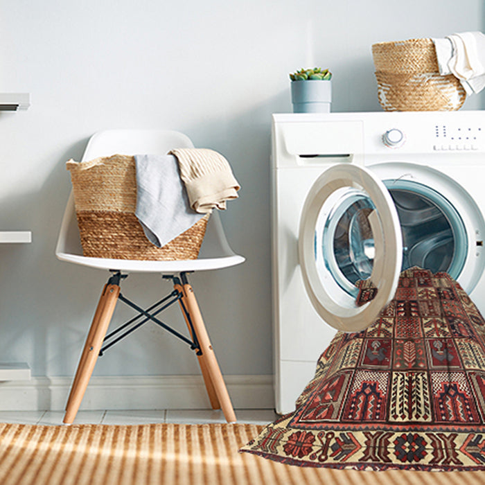 Machine Washable Traditional Saffron Red Rug in a Washing Machine, wshtr426