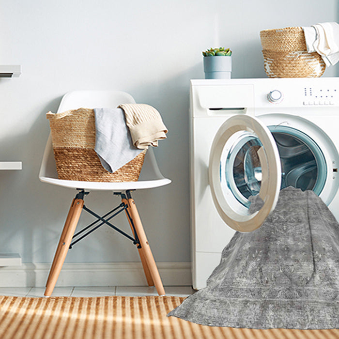 Machine Washable Traditional Grey Gray Rug in a Washing Machine, wshtr4274