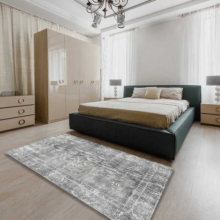 Traditional Gray Persian Rug in a Bedroom, tr4274