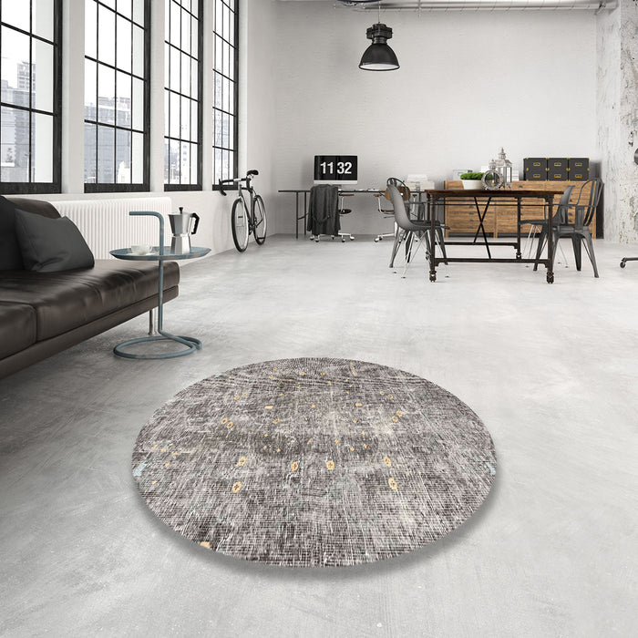 Round Traditional Pale Silver Gray Persian Rug in a Office, tr4285