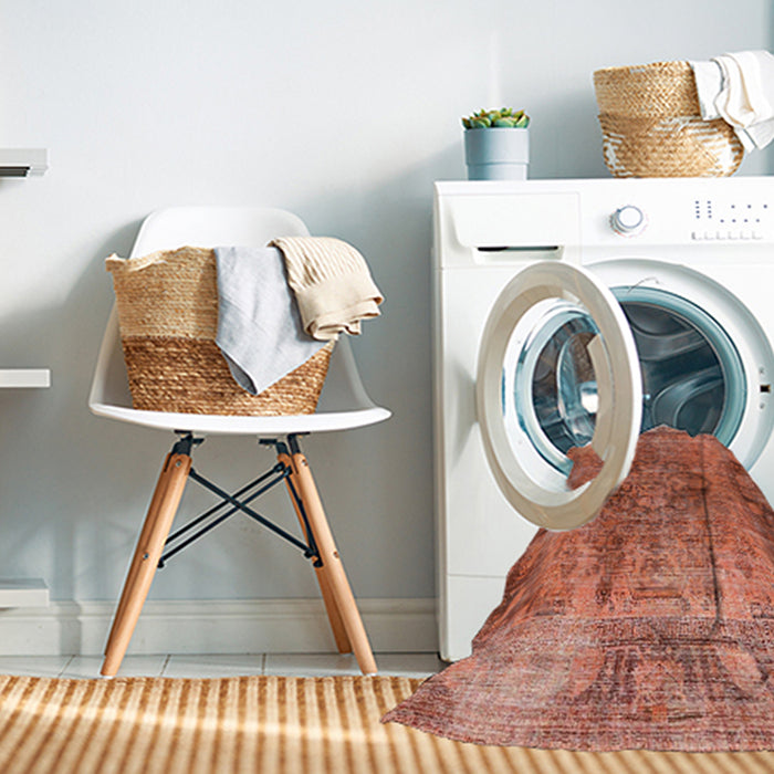 Machine Washable Traditional Coral Orange Rug in a Washing Machine, wshtr4315