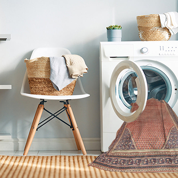 Machine Washable Traditional Tangerine Pink Rug in a Washing Machine, wshtr4491