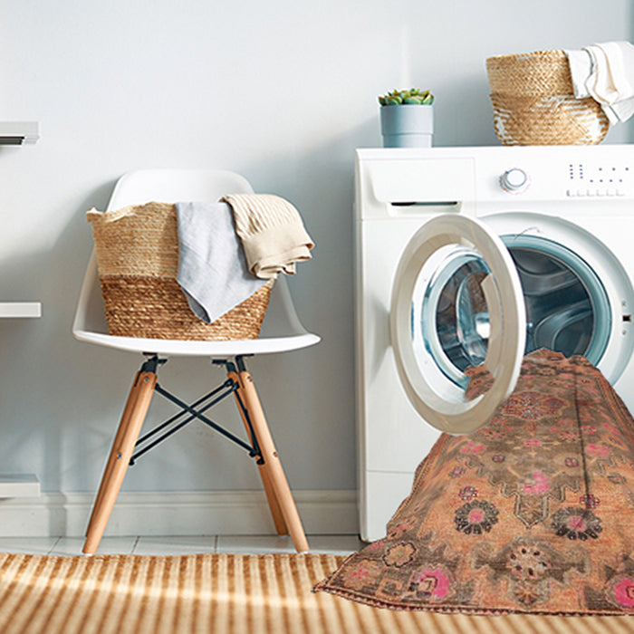 Machine Washable Traditional Mango Orange Rug in a Washing Machine, wshtr4509