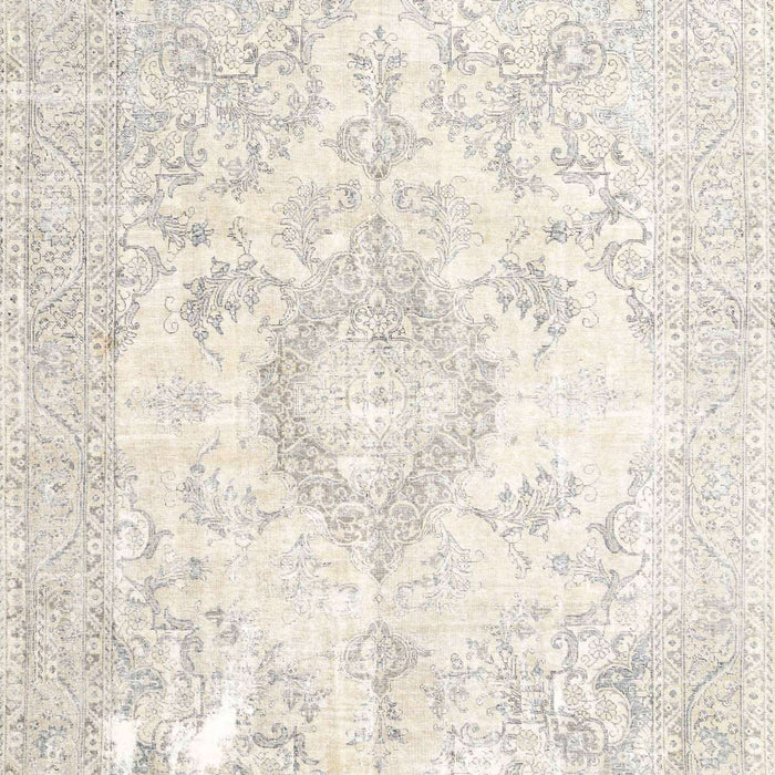 Machine Washable Traditional Pale Silver Gray Rug, wshtr4533