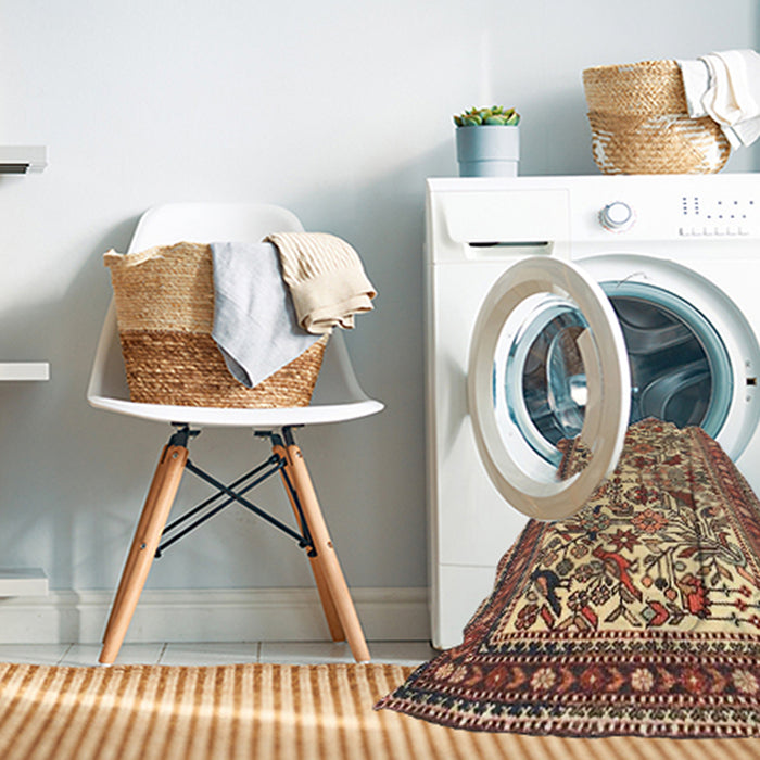 Machine Washable Traditional Dark Sienna Brown Rug in a Washing Machine, wshtr4571