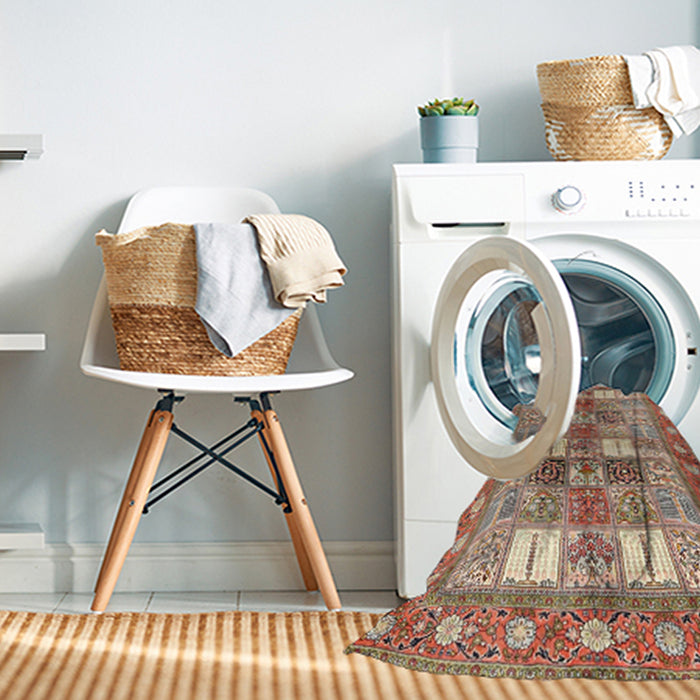 Machine Washable Traditional Chestnut Red Rug in a Washing Machine, wshtr4653