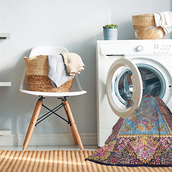 Machine Washable Traditional Dark Gray Rug in a Washing Machine, wshtr4815