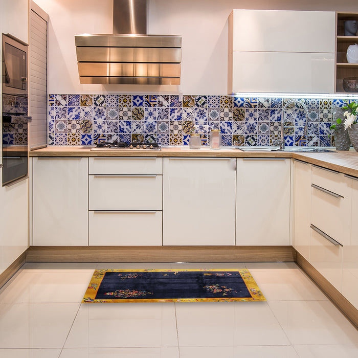 Traditional Blue Oriental Rug in a Kitchen, tr56
