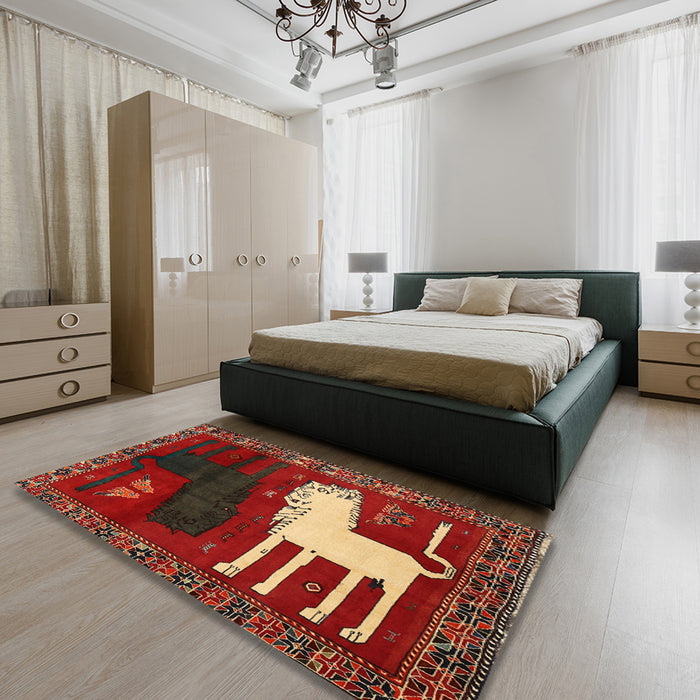 Traditional Brown Animal Rug in a Bedroom, tr621