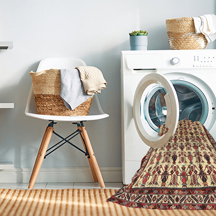 Machine Washable Traditional Saffron Red Rug in a Washing Machine, wshtr641