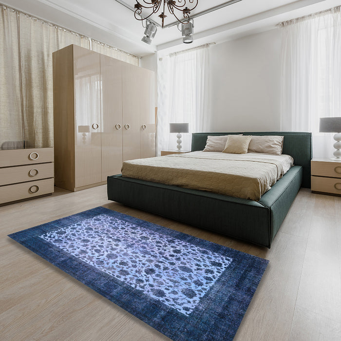 Machine Washable Traditional Blue Rug in a Bedroom, wshtr761