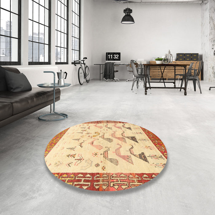 Round Machine Washable Traditional Brown Gold Rug in a Office, wshtr815