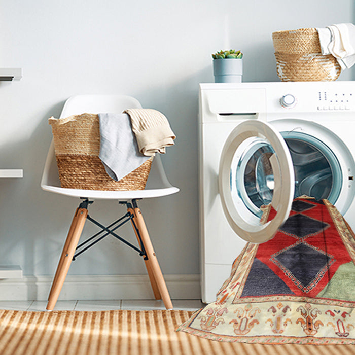 Machine Washable Traditional Fire Brick Red Rug in a Washing Machine, wshtr839