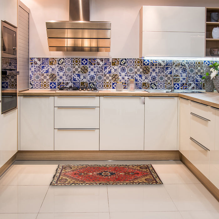 Traditional Red Persian Rug in a Kitchen, tr858