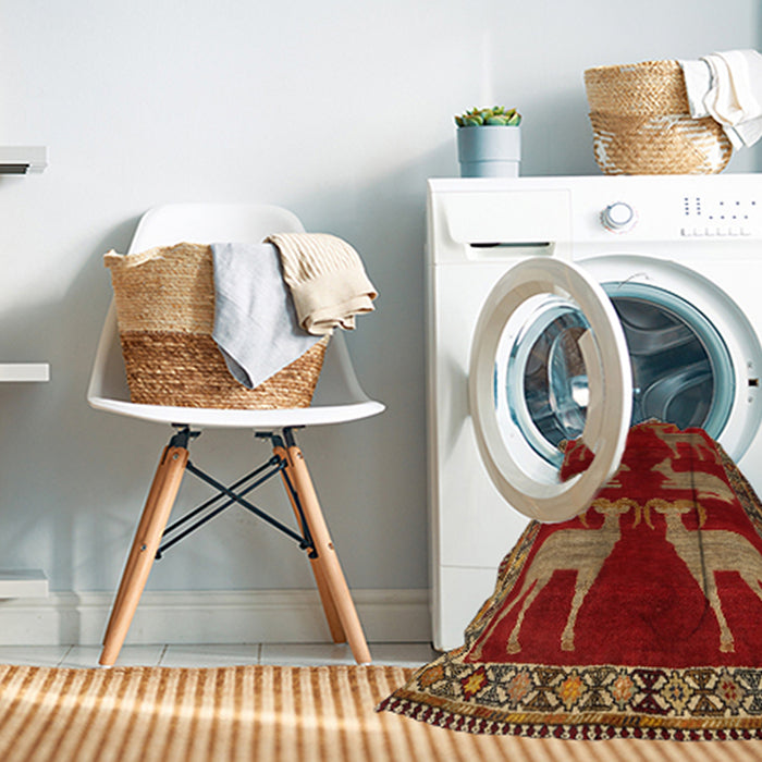 Machine Washable Traditional Red Rug in a Washing Machine, wshtr888