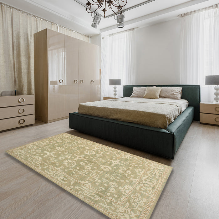 Machine Washable Traditional Brown Rug in a Bedroom, wshtr893