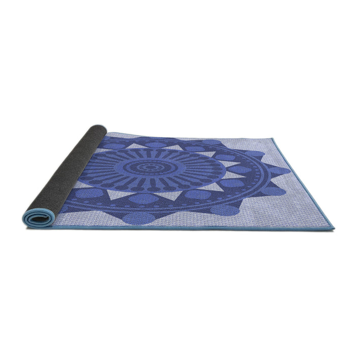 Thickness of Patterned Blue Rug, pat1895blu