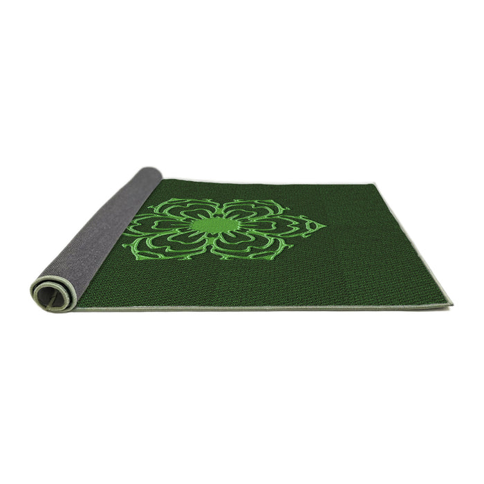 Thickness of Patterned Dark Forest Green Rug, pat2553grn