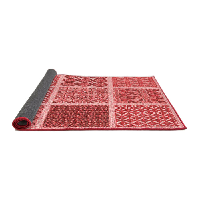 Thickness of Patterned Red Rug, pat2685rd