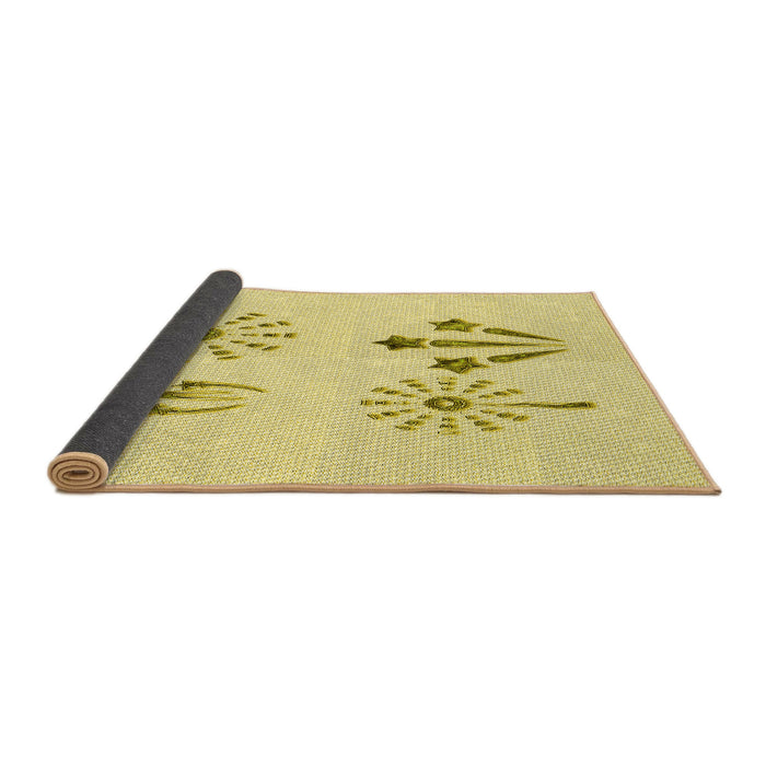 Thickness of Patterned Yellow Rug, pat900yw